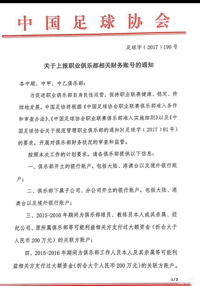 晚清末年，年夜清帝国摇摇欲倒。面临外敌来袭，慈禧太后鼓动勉励平易近间习武抗敌。李鸿章为了巴结太后，举行起一年一届的“狮王争霸”年夜赛。“狮王争霸”实在就是各们各派舞起狮子头，以武力争取锦标。 “狮王争霸”的动静一传出，各年夜门派纷纭蠢蠢欲动，黑暗招兵买马。一时，京城门派冲突四起。黄飞鸿（李连杰 饰）上书李鸿章欲打消“狮王争霸”，无奈李鸿章没有理睬。无奈之下，黄飞鸿只好亲身加入